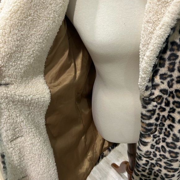 ๐๐Gap Faux Fur Cheetah Print Long Coat. Size medium - Picture 6 of 12